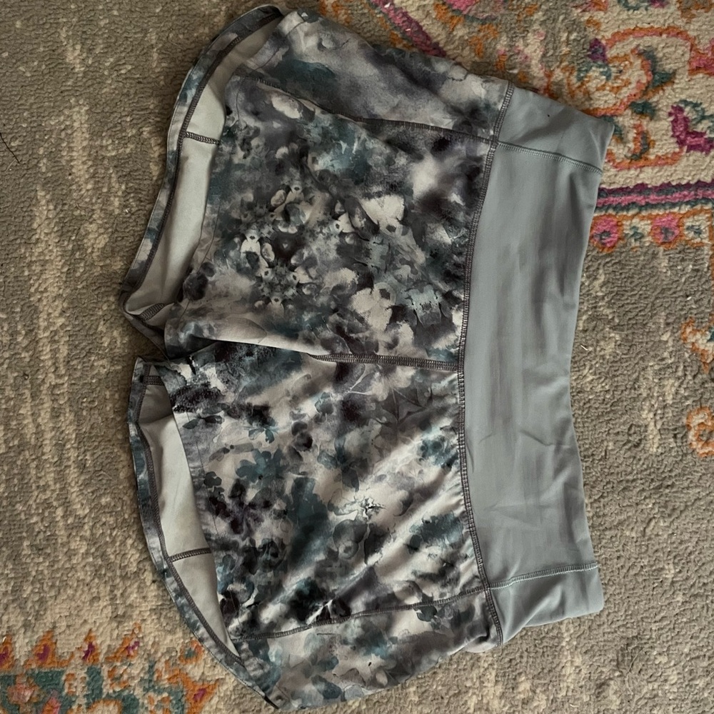 Lululemon spread up shorts size 4 blue multi